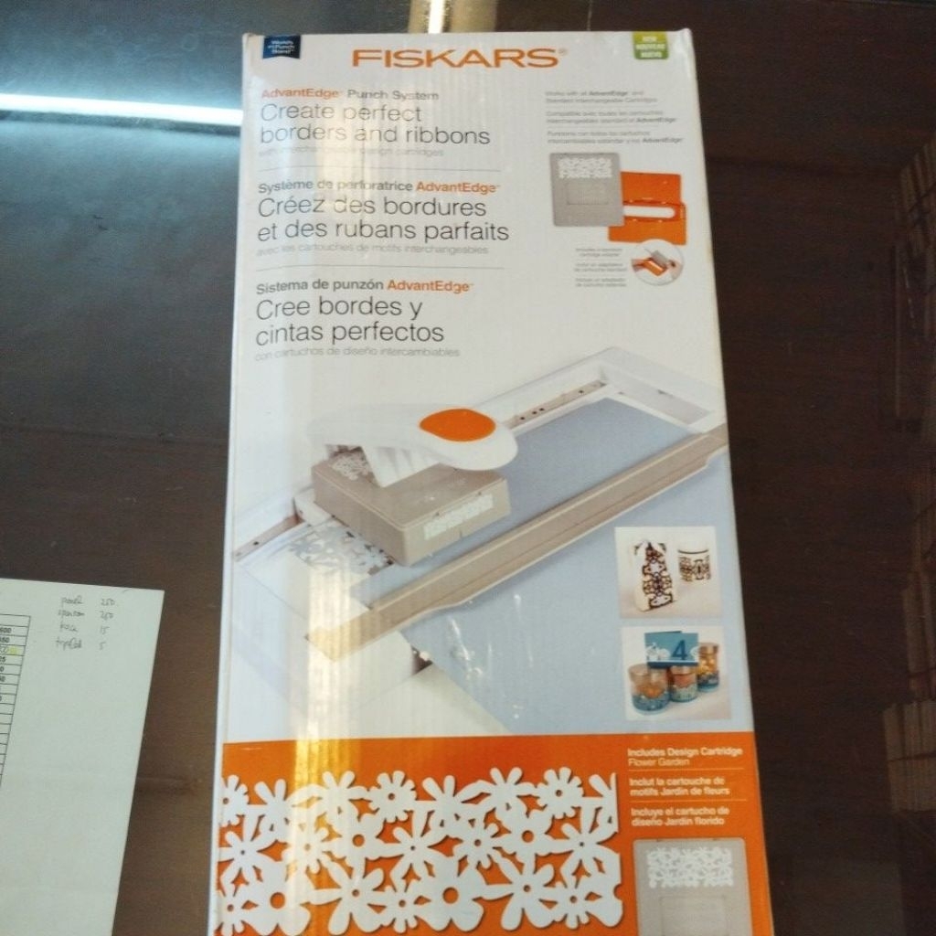 

fiskars punch system alat pelubang renda kertas atau pita