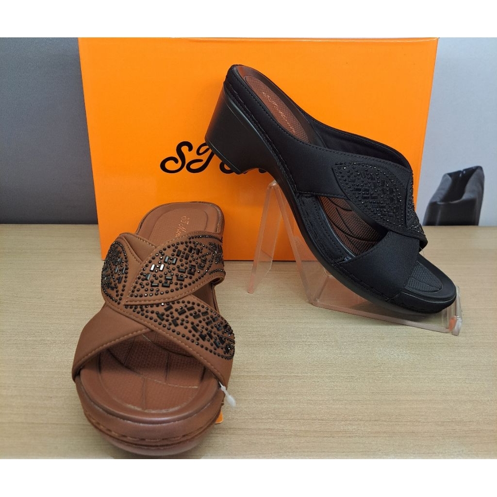 Sandal wedges wanita ST.MORITZ