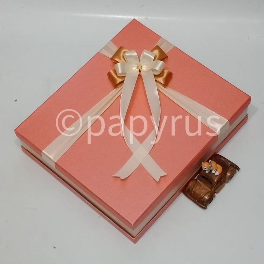 

PAPYRUS Sandwich 35x40 Tinggi 10cm Kotak Kado Gift Box Hardbox Hampers Hadiah V3