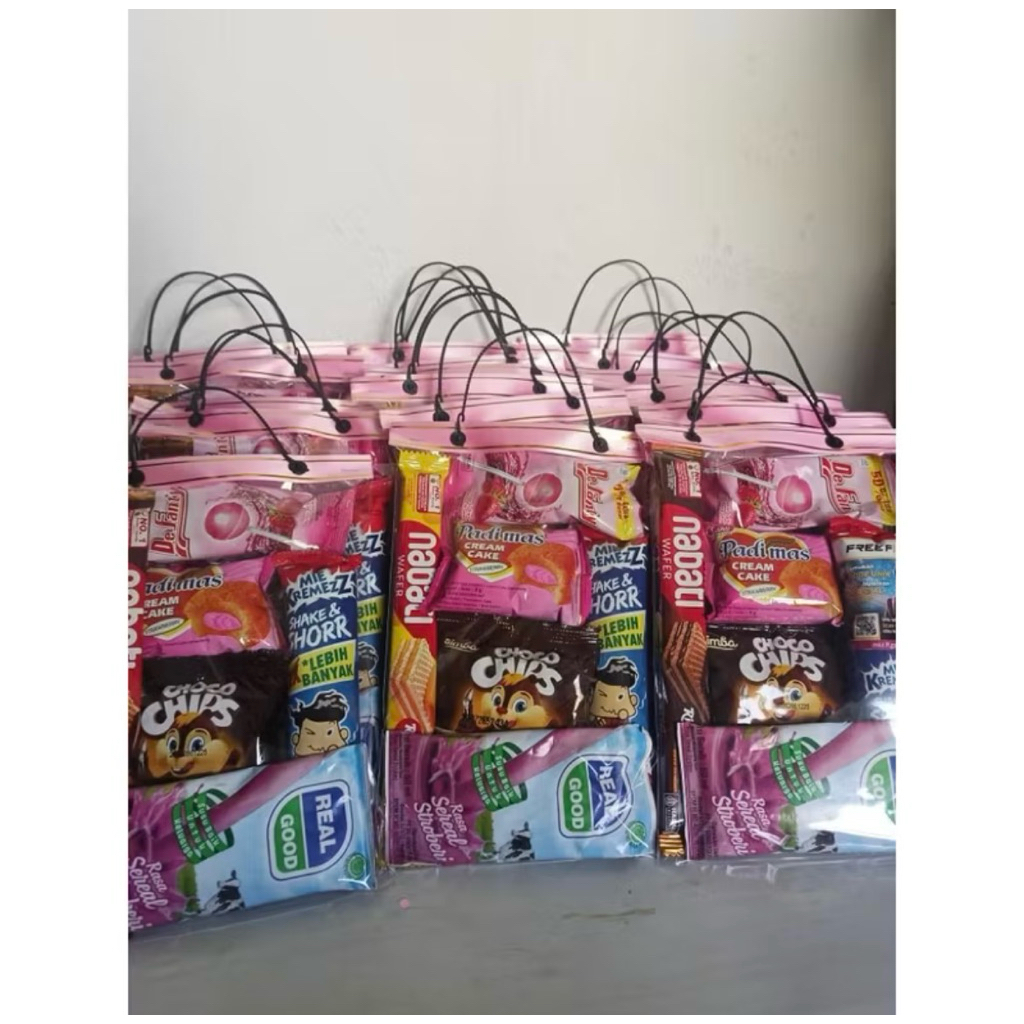 

paket snack ulang tahun anak/hampers harga ekonomis dengan 6 varian per pack bisa request nama