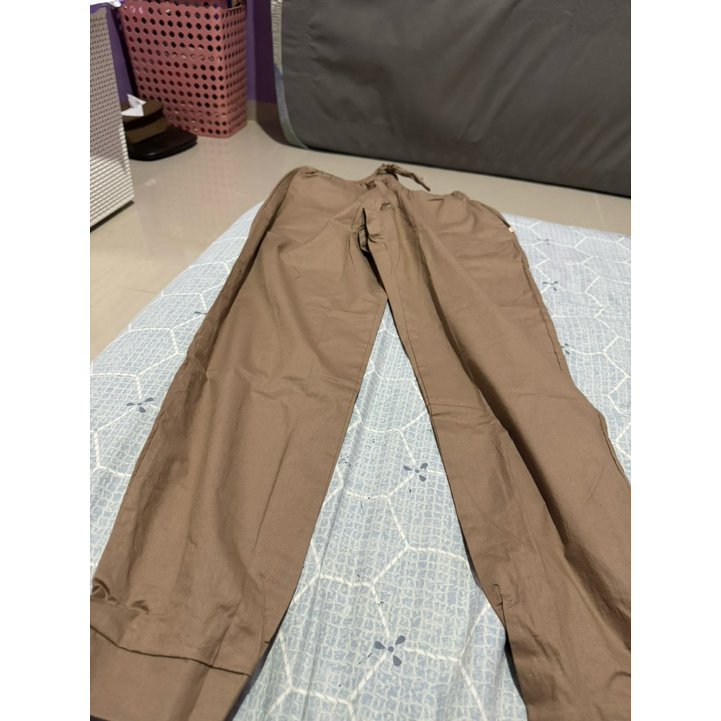 Celana graphis jogger size M