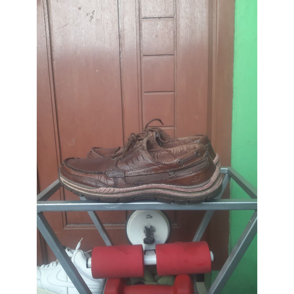 sepatu loafers kulit SKECHERS SIZE 42/26,5
