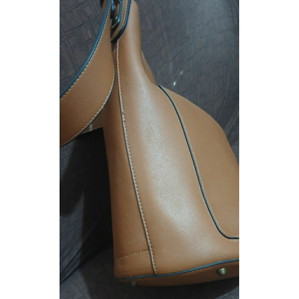 Hush Puppies Safron Bucket Shoulder Bag Wanita Branded Preloved Prelove Pre❤ PL