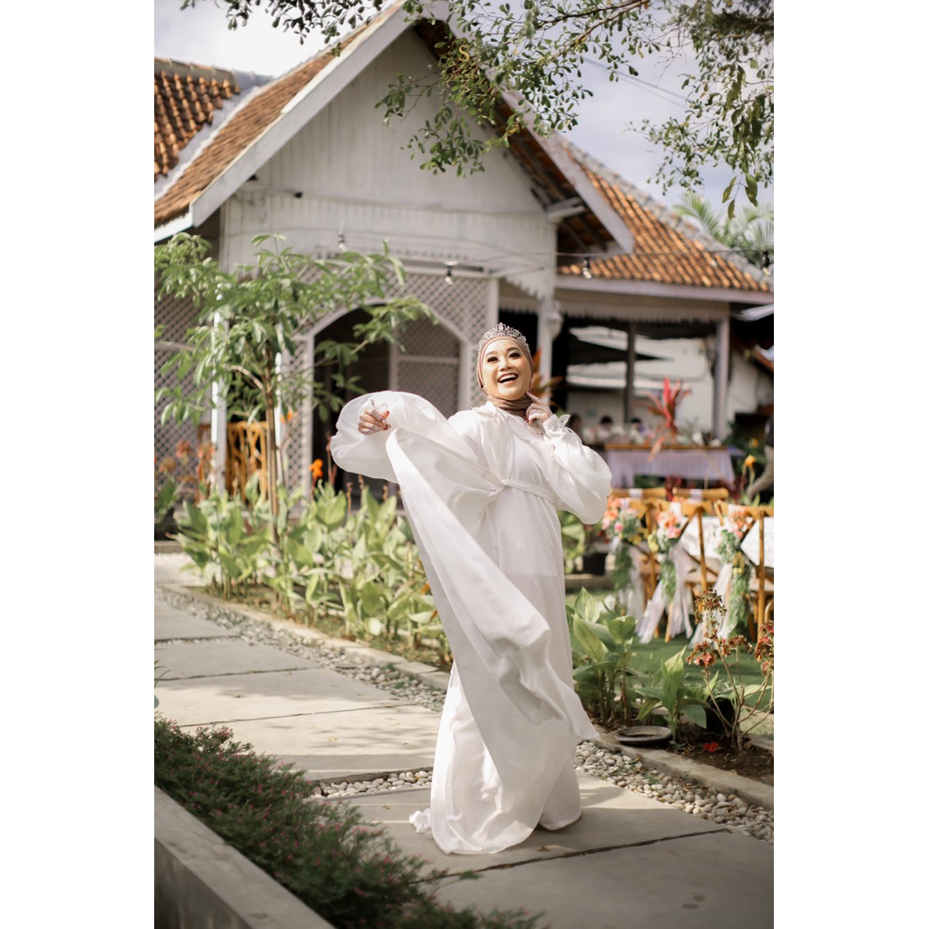 Kimono Pengantin Hijab | Bella robes | Kimono Robes wedding | Wedding robes by La Voir | Kimono Brid