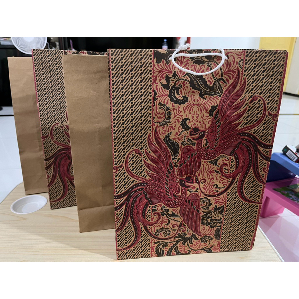 

PAPERBAG MURAH CRAFT COKLAT&BATIK 1 LUSIN