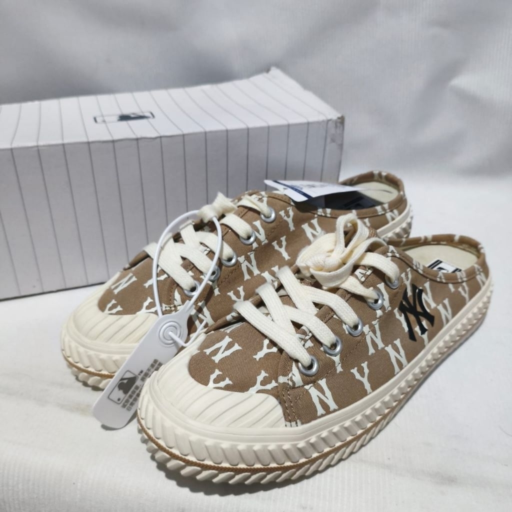 Sepatu MLB Playball Mule Monogram New York Yankees