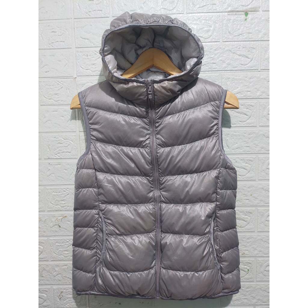 UNIQLO ultralight down vest jaket with Hoodie silver