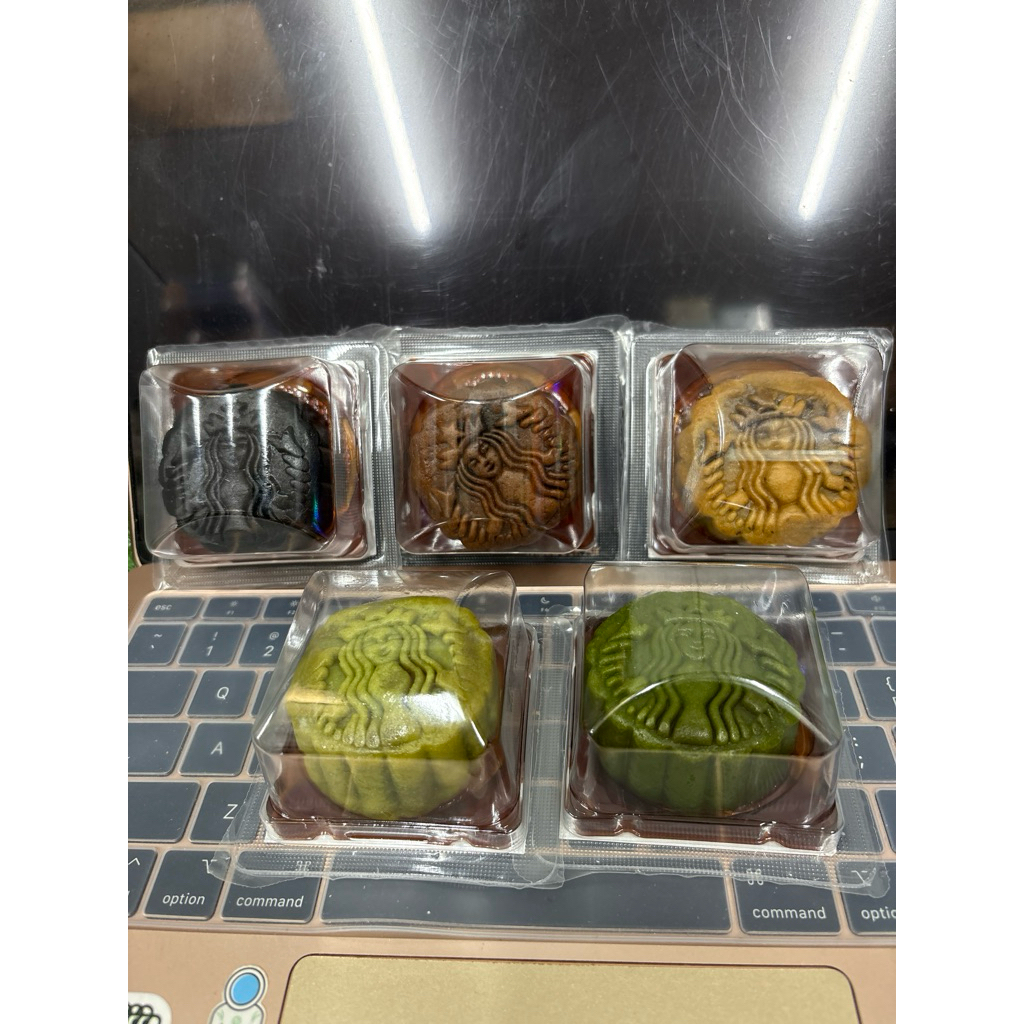 

Starbucks Sg mooncake 2025 edition exp 20 OCT 2025