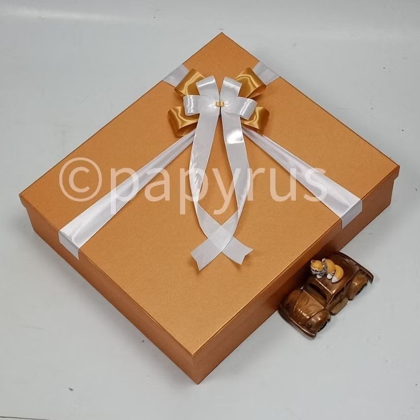 

PAPYRUS 35x40 Tinggi 10cm Kotak Kado Gift Box Hardbox Hampers V3