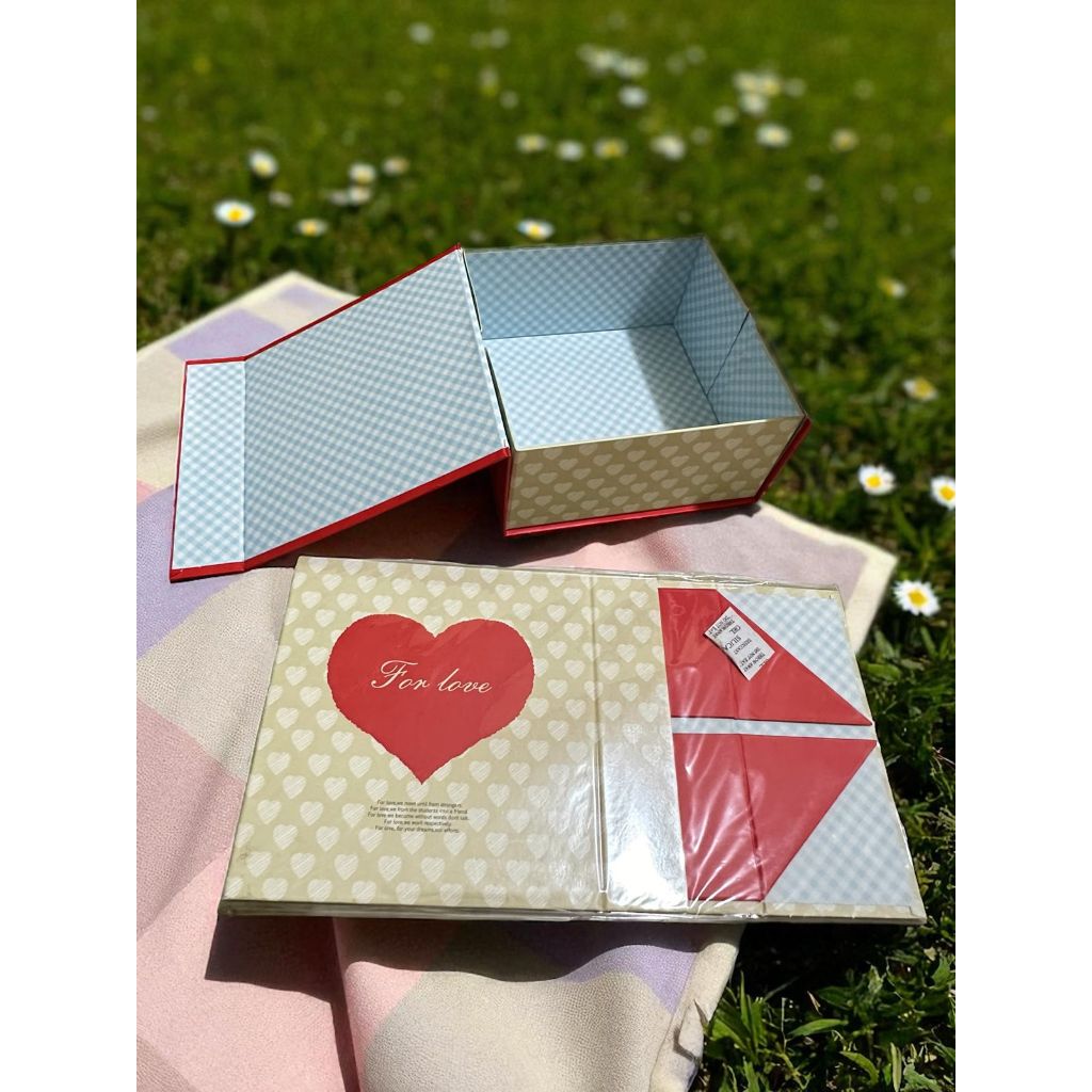 

Box Kado LOVE HATI Polos Cardboard Tebal 20x21x9CM