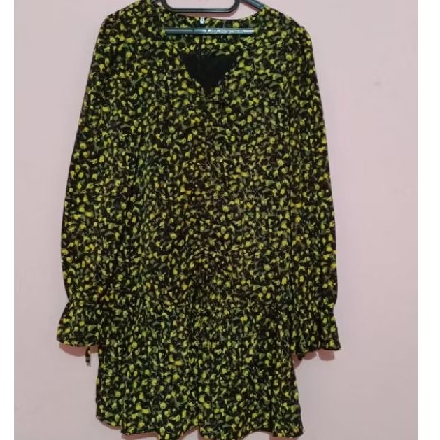 tunik hitam' bunga kecil kuning (preloved)