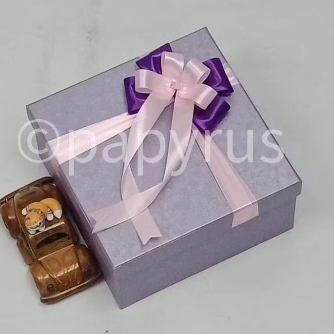 

PAPYRUS 20x20 Tinggi 10cm Kotak Kado Gift Box Hardbox Hampers V3