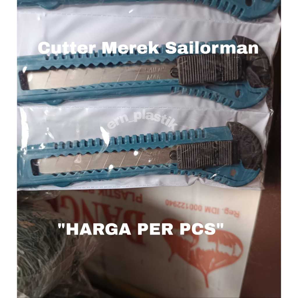 

HARGA PER PCS (BELI 12=1 RENTENG LEBIH MURAH)Pisau Pemotong Cutter Silet Warna Warni Merek Sailorman