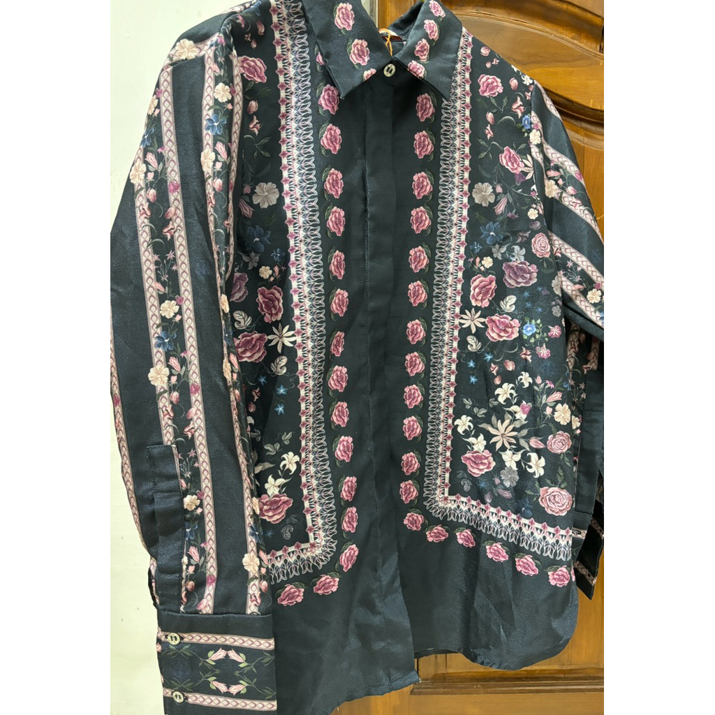 Nada Puspita - Abu Dhabi Blossom Basic Shirt - Navy