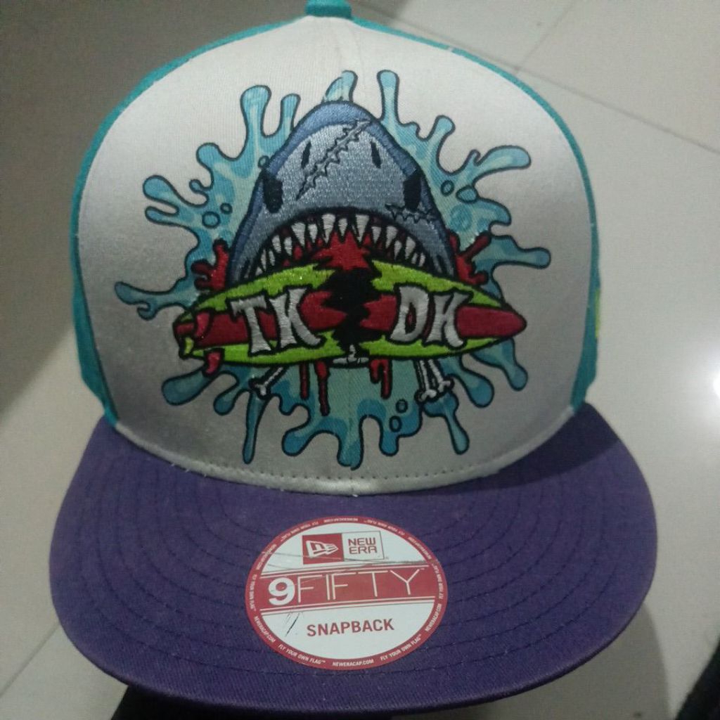 Topi TKDK Hiu x New Era size osfm
