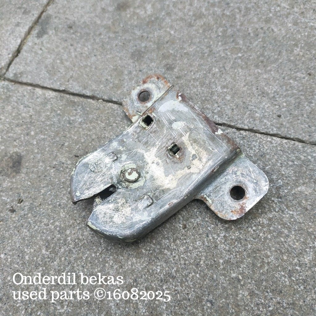 door lock bagasi Toyota Corolla ke30 tahun 1976