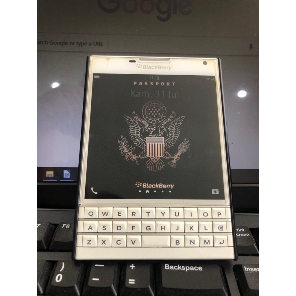 blackberry passport white edition
