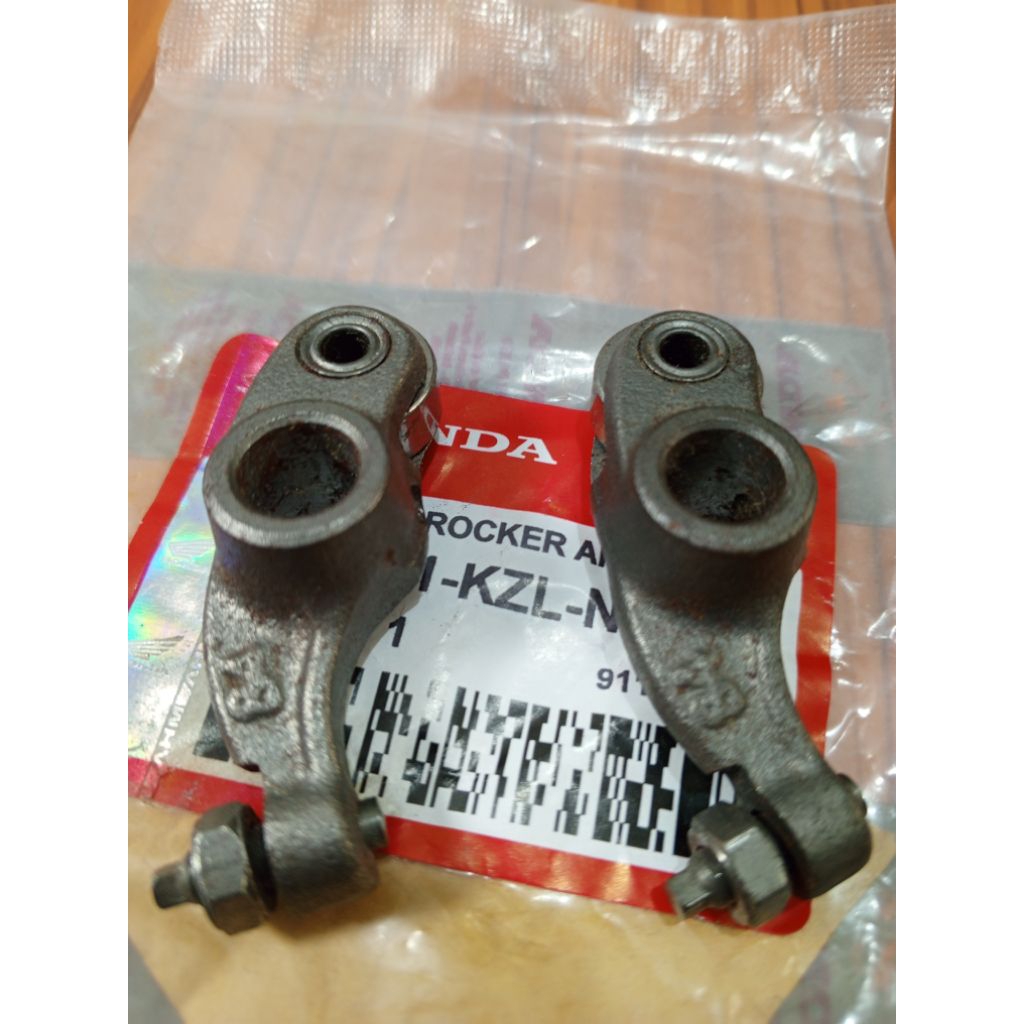 Platuk Klep Beat fi Rocker arm Valve Scoopy fi starter kasar