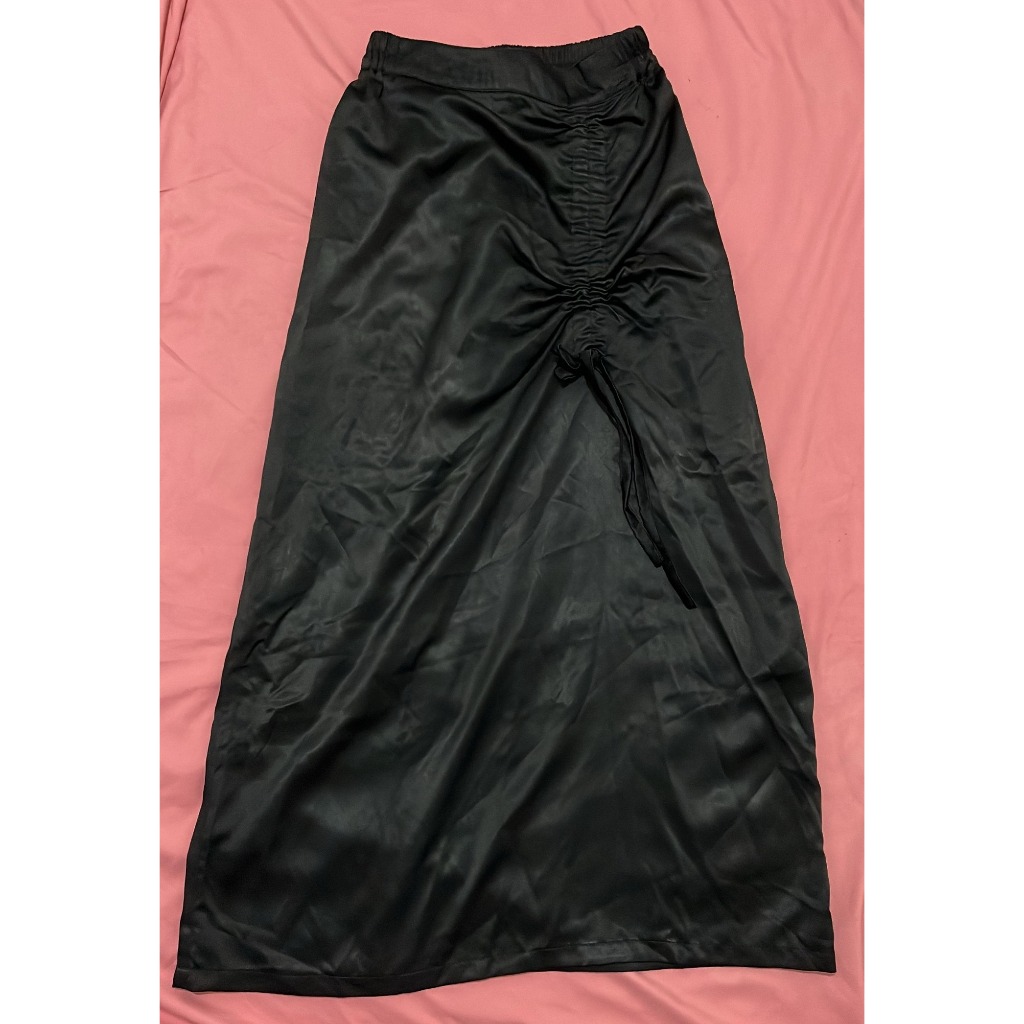 preloved rok serut satin hitam | prelove rok hitam serut satin