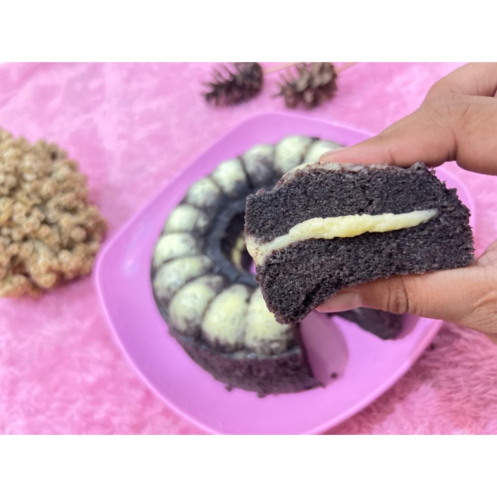 

Bolu ketan hitam keju lumer