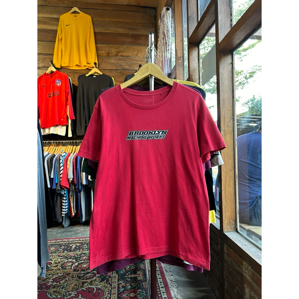 Kaos UT Uniqlo Vintage Brooklyne Machine Work Second Original