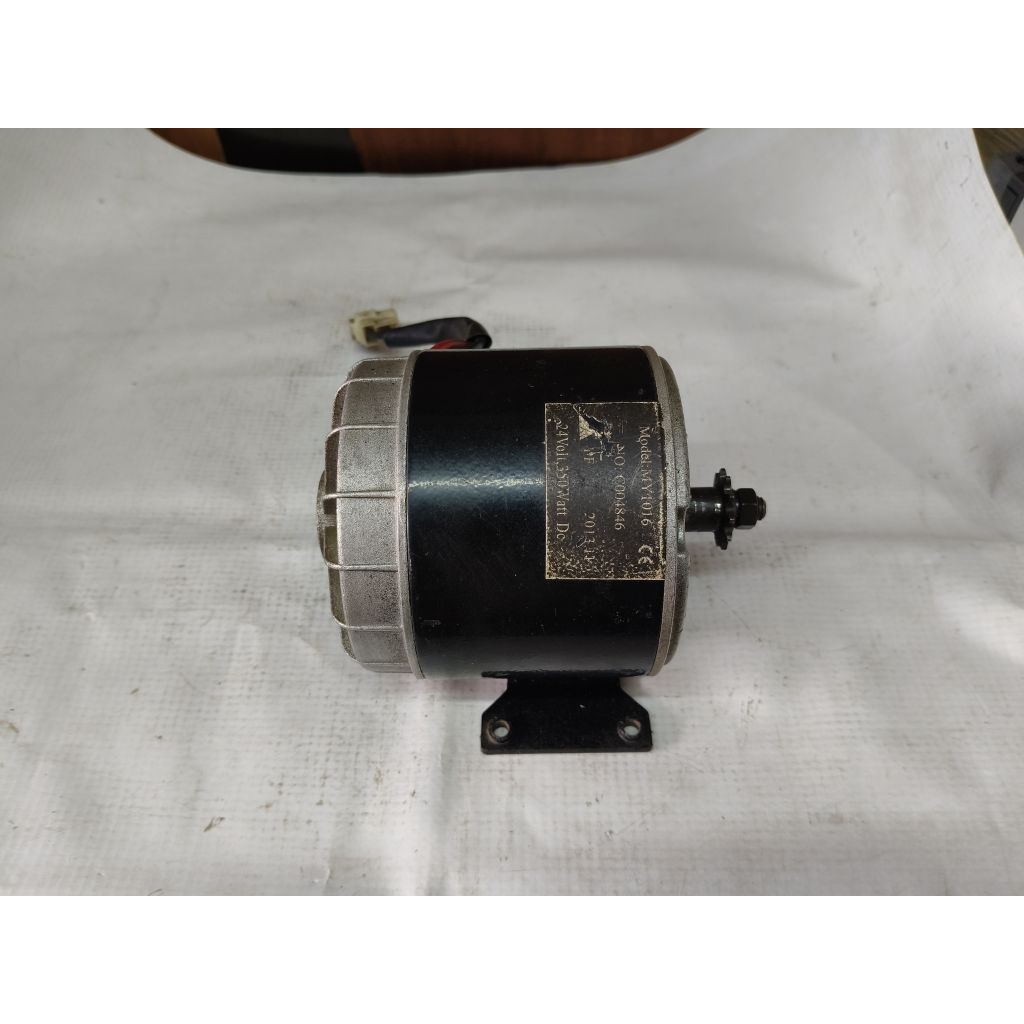 dinamo 24V DC model MY 1016