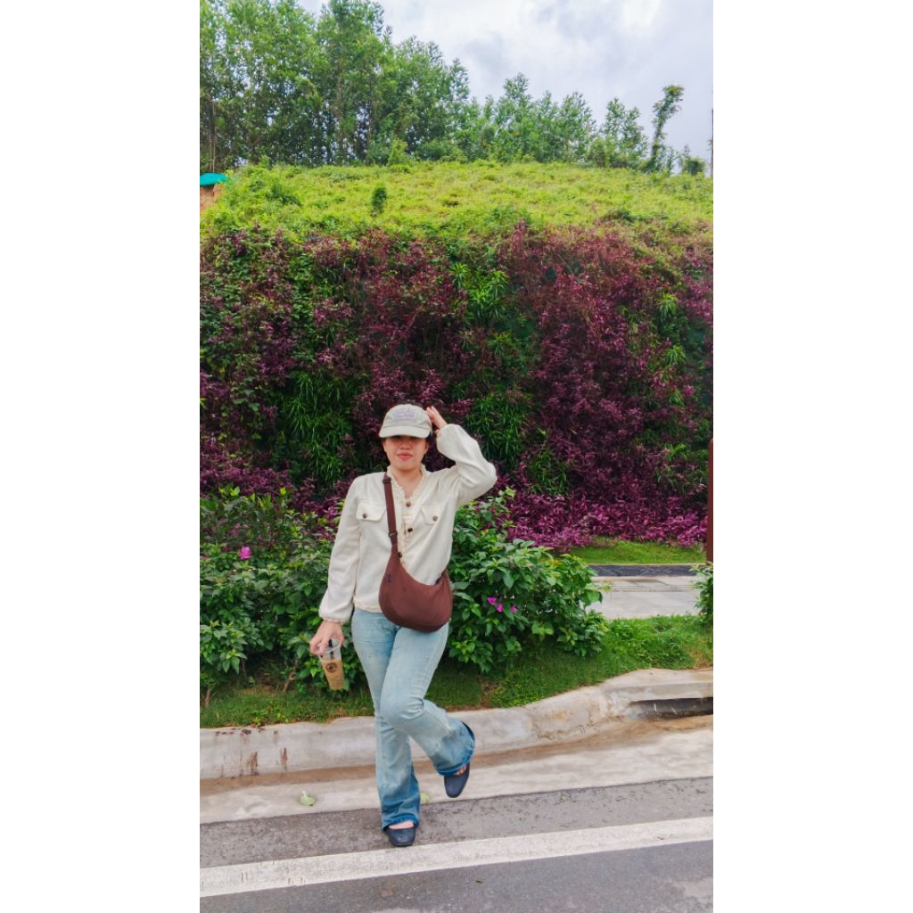 Outer Putih Tulang Broken White Preloved