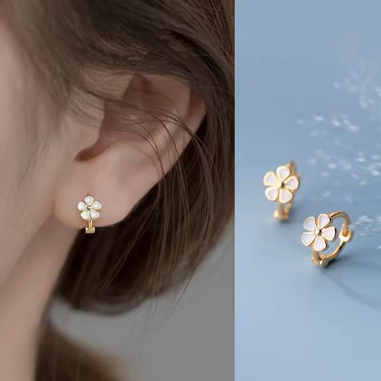 Anting Bunga Putih Anting Titanium Anti Karat Anti Luntur
