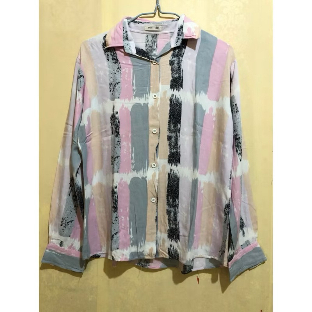 PRELOVED! KEMEJA SALUR H&M. Baju/Atasan/Kemeja/Gamis/Croptop Wanita Murah