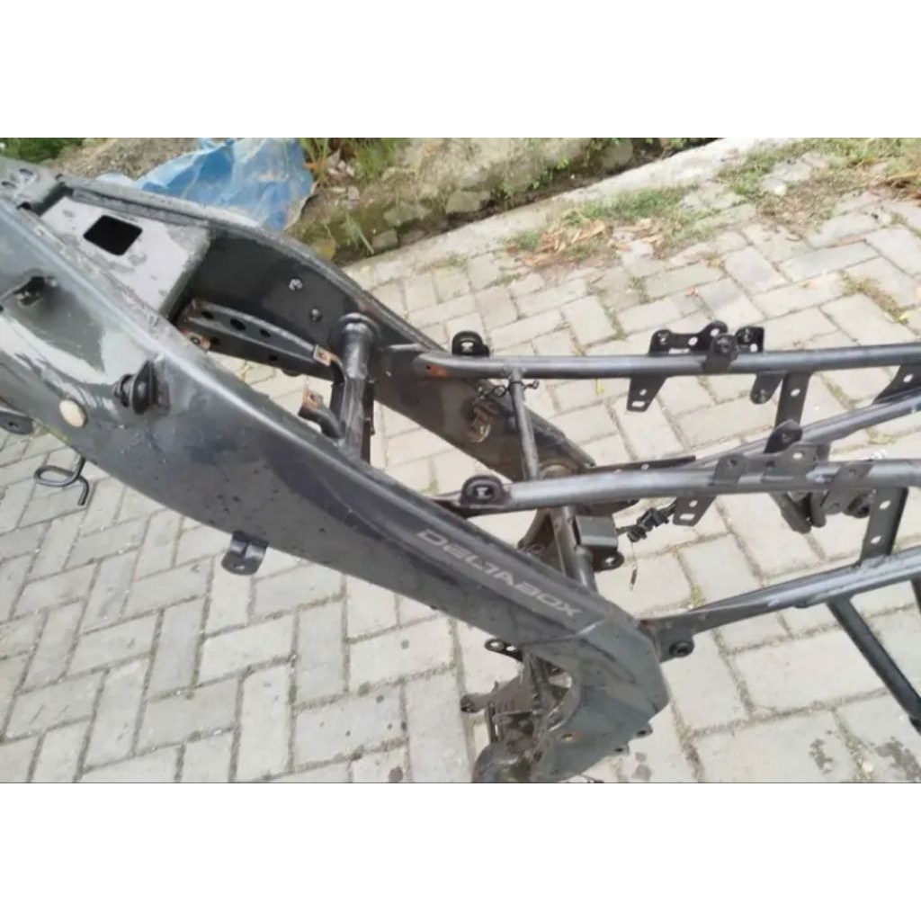 rangka yamaha vixion old barang asli original copotan masih bagus,,,