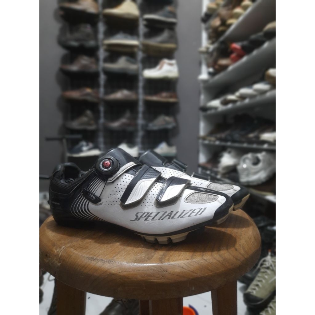 Sepatu sepeda boa cleat specialized size 42
