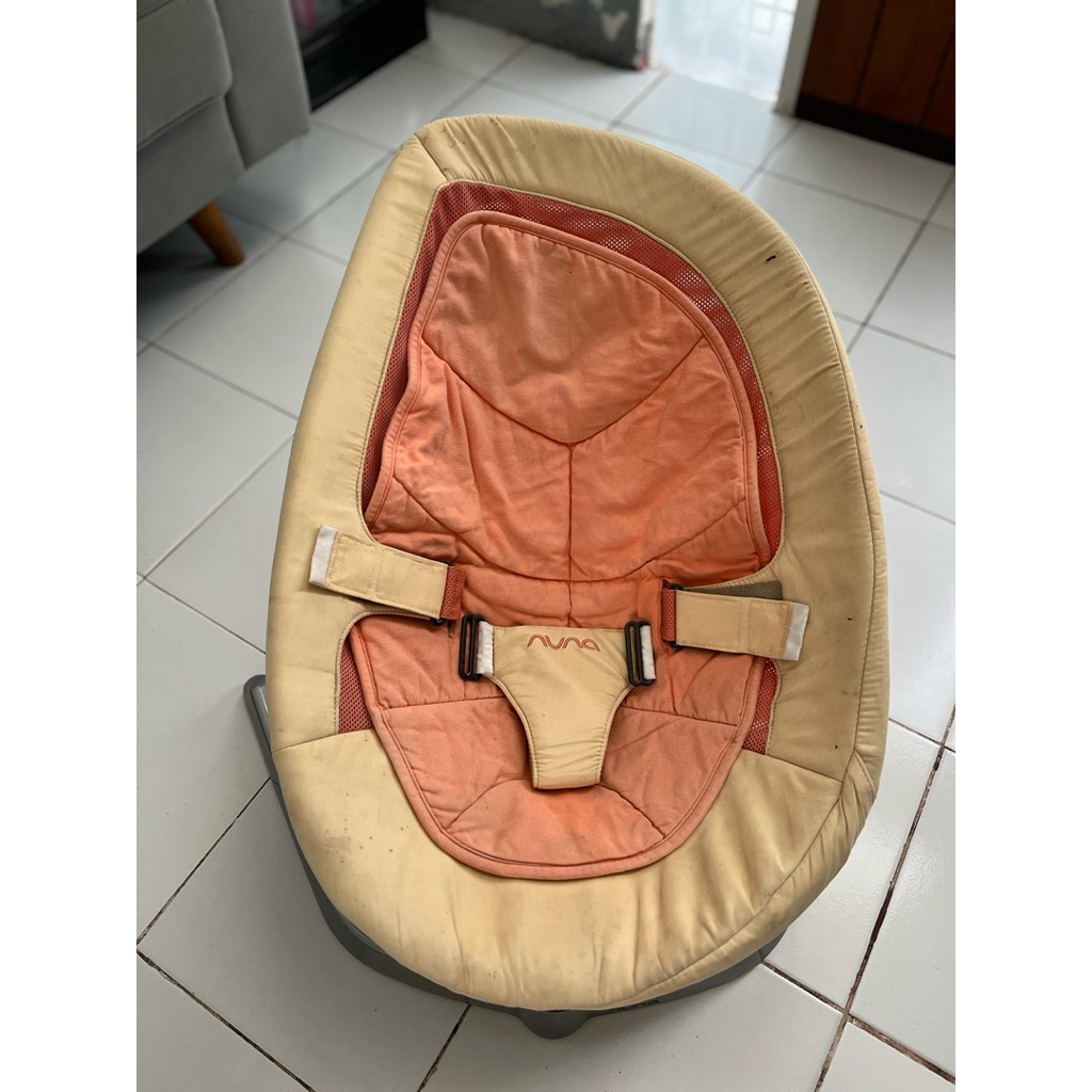 Bouncer Nuna kursi goyang bayi