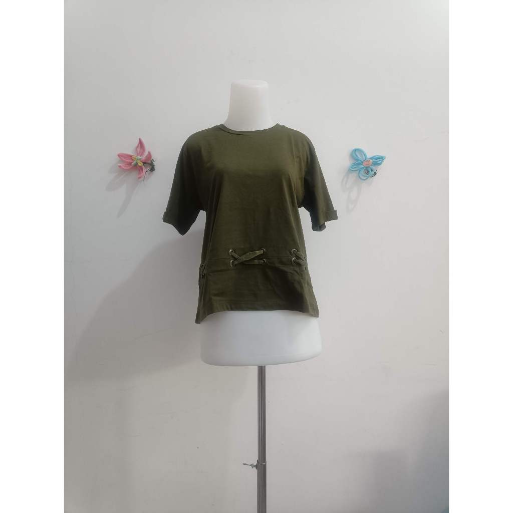 [PRELOVED] Baju Kaos Lengan Pendek Wanita NEVADA