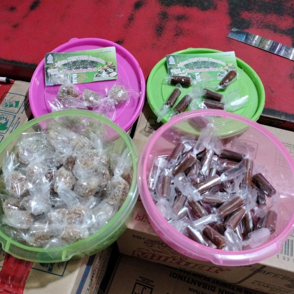 

Bon Bon Jadul Santan Kelapa | Asem Jawa 1 Taperwer isi 50 butir