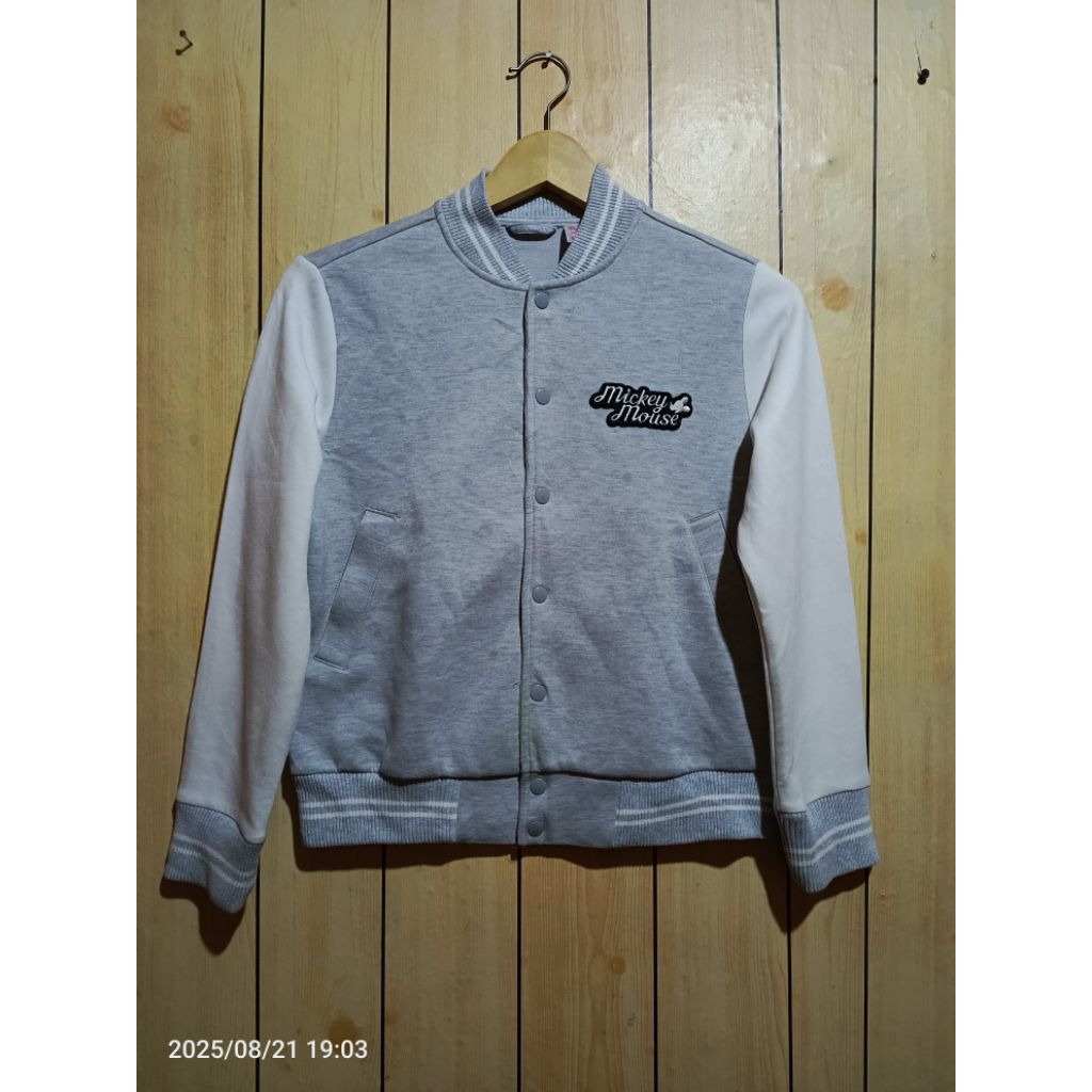 varsity UNIQLO x Disney