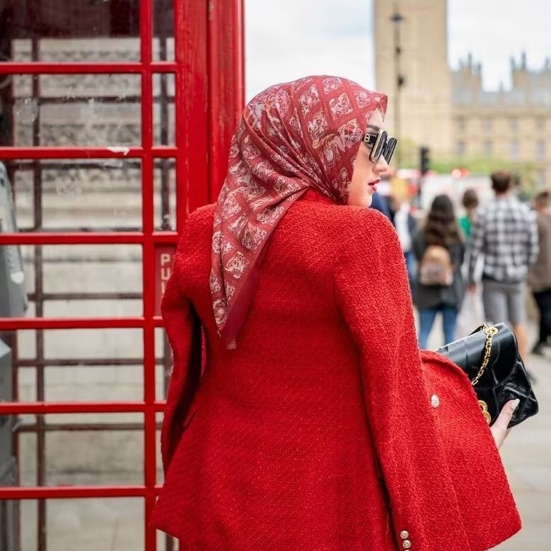 NUANSA MERAH CABE hijab segiempat denay voal motif semarang