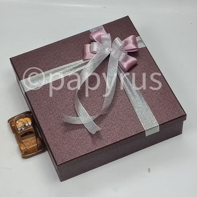 

PAPYRUS 35x35 Tinggi 10cm Kotak Kado Gift Box Hardbox Hampers Hadiah V2
