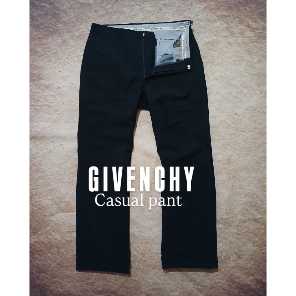 celana casual GIVENCHY seperti baru recomend bekas/second/preloved