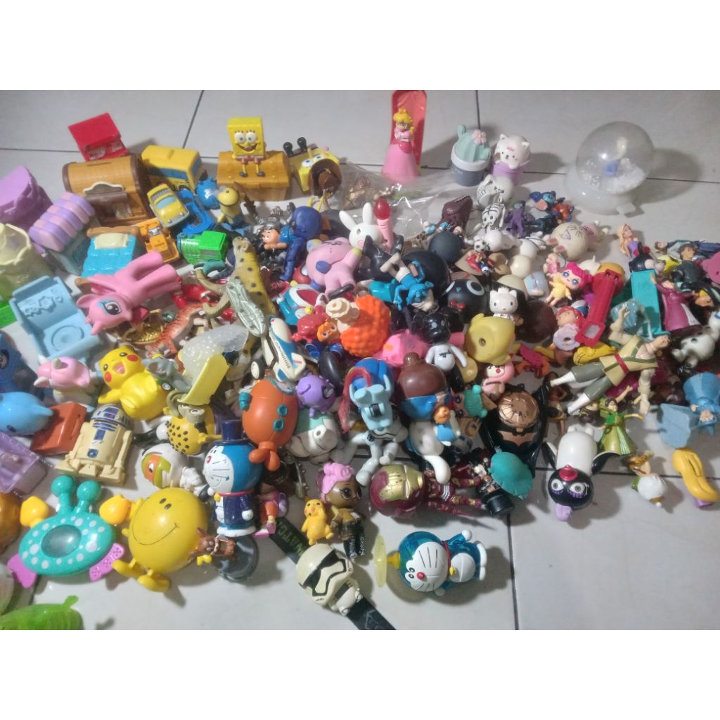 Mainan Anak / action figure minion, spongebob, doraemon, starwars, princess disney, batman, ironman,