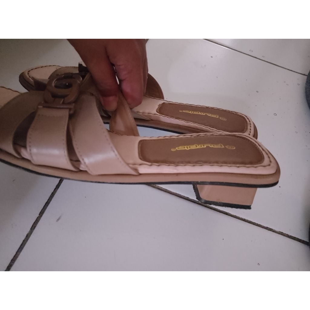 Sandal Wanita (Bekas)