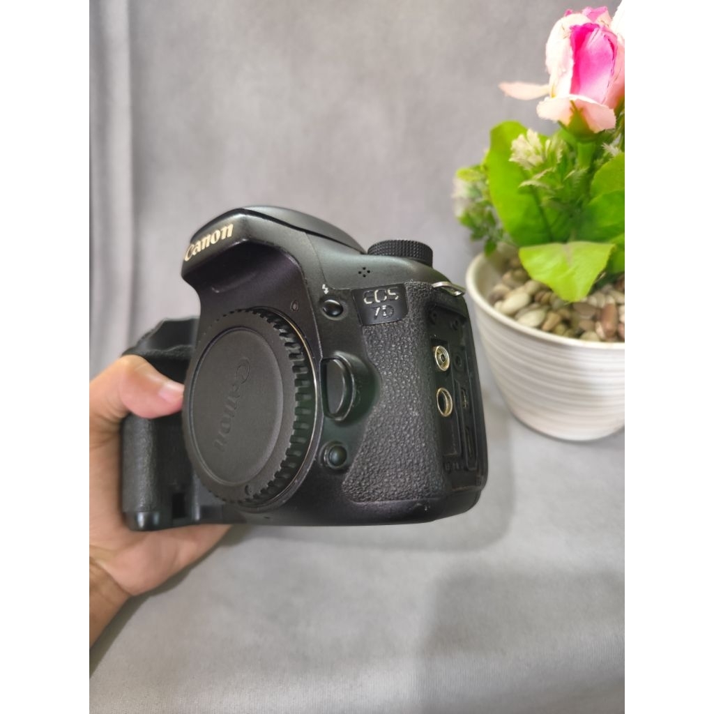 CANON 7 D BODY ONLY