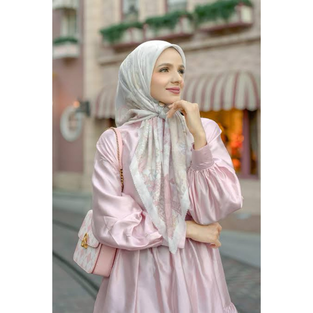 NEW BUTTONSCARVES AS IS RARE ITEM THE DREAM PARK, HOLIDAY, FROZEN, CHAIN, NEW YORK REBORN, TAPIS EMB