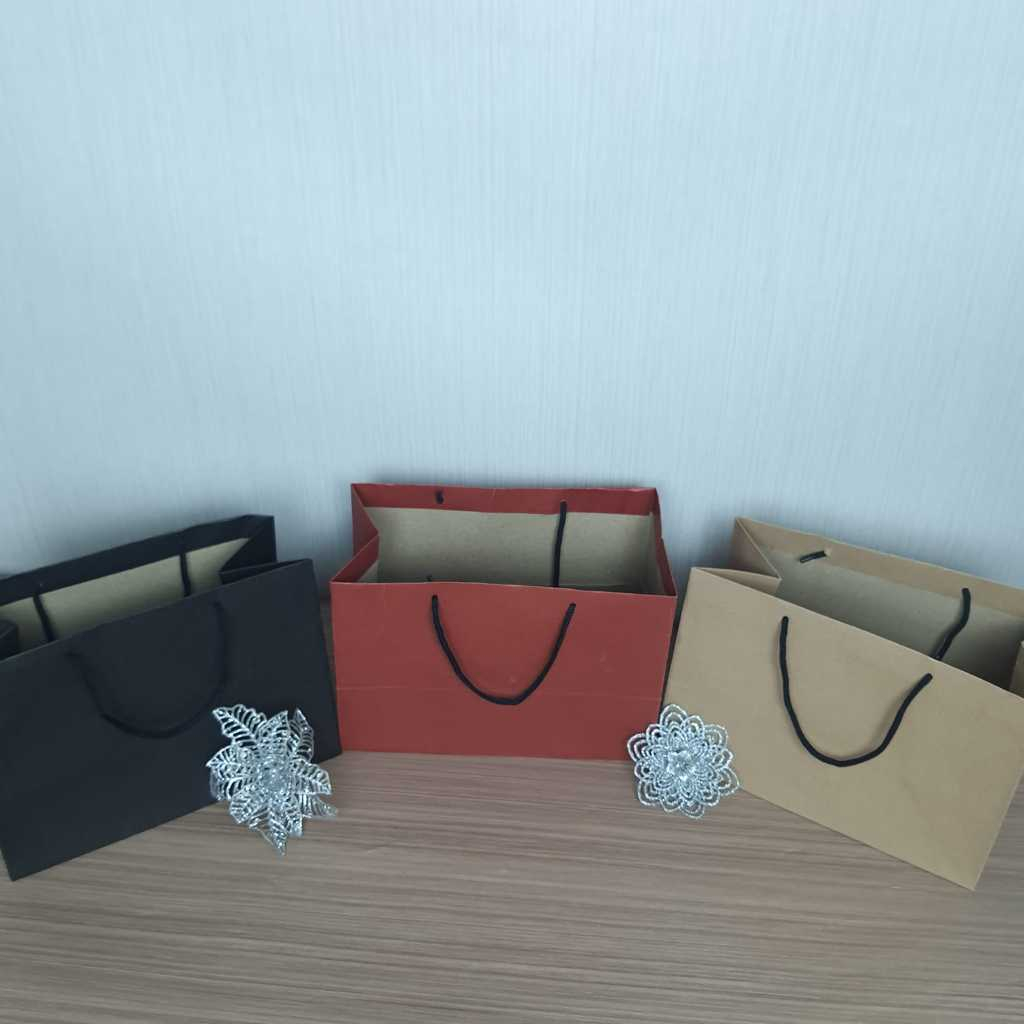 

Paperbag Bento / Hampers / Kue Kering Uk. 27 x 18,5 x Tebal 15 cm