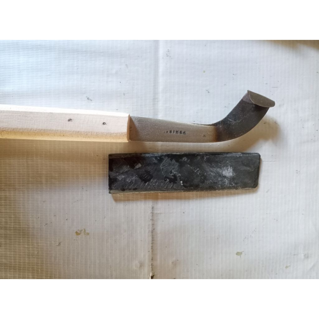 Batu Asah Pisau Sadap Karet