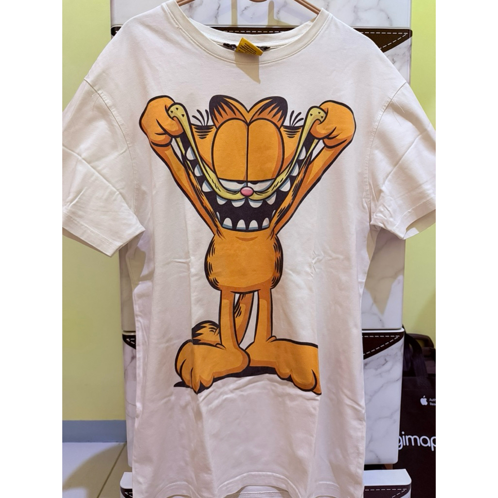 PRELOVED BERSKA KAOS GARFIELD M