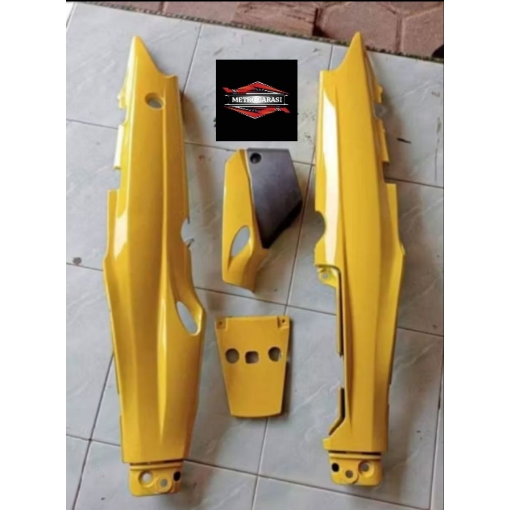 cover body belakang motor Yamaha Fiz r F1Zr Vega lama + bok aki Warna KUNING
