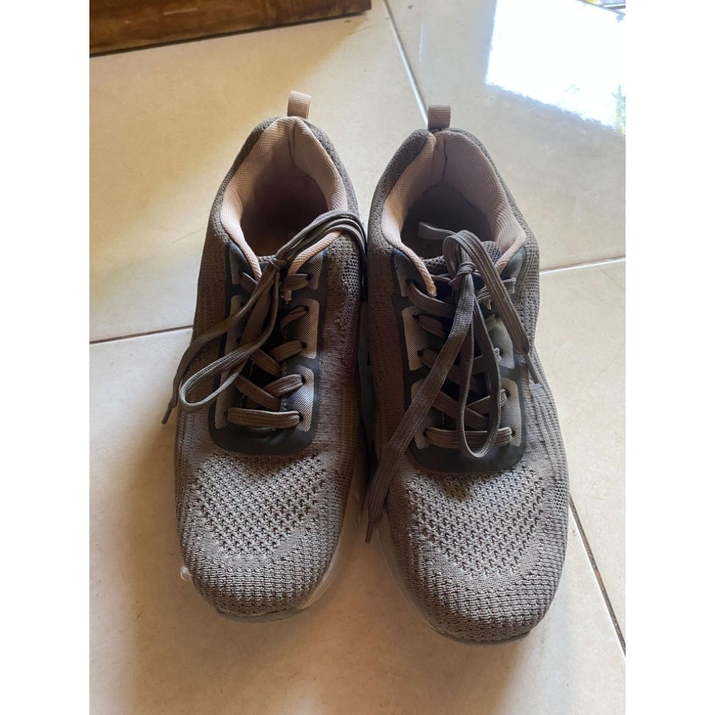 Sepatu Olahraga wanita Diadora Ori (Preloved)