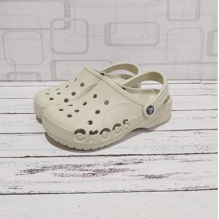 SENDAL CROCS PRIA CLASSIC BAYA COLORADO SENDAL KARET