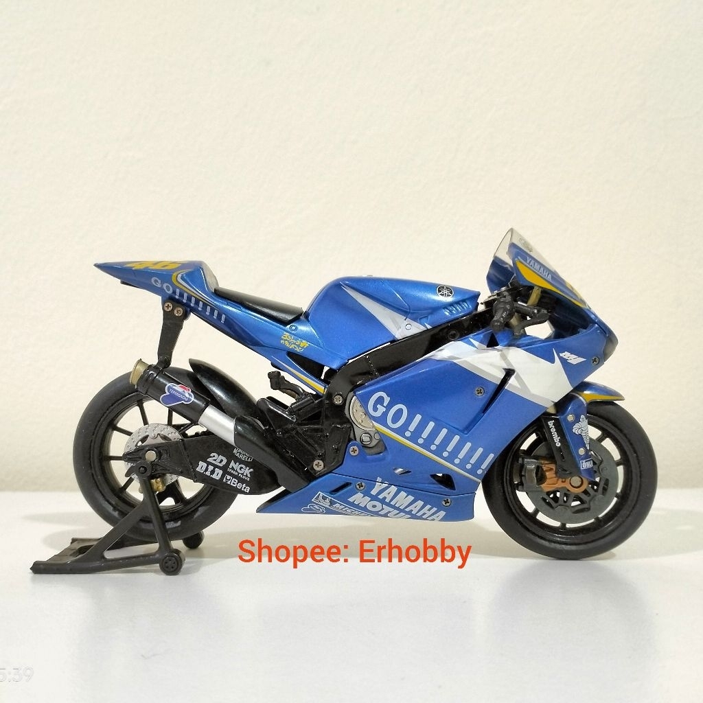 Newray skala 1:12 MotoGP, Yamaha YZRM1 2005, Valentino Rossi