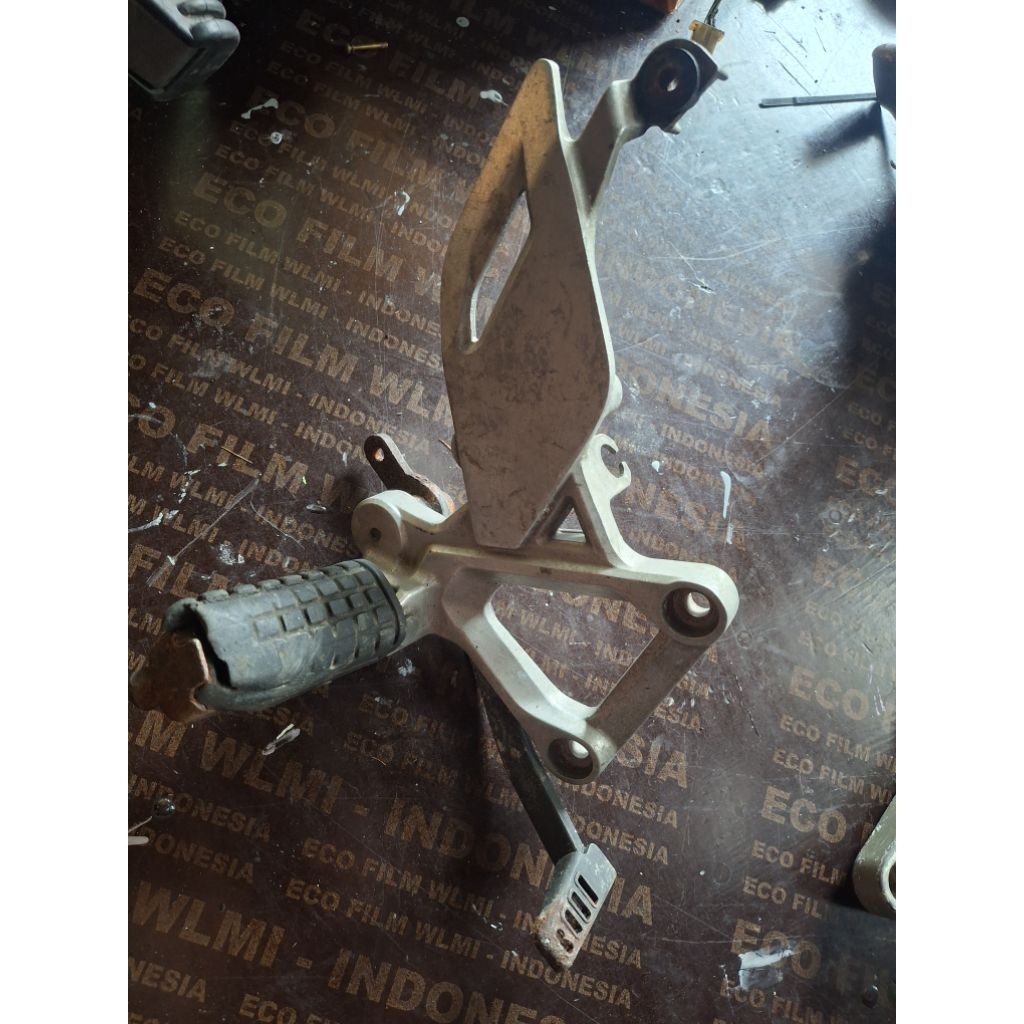 footstep depan cbr150 cbu